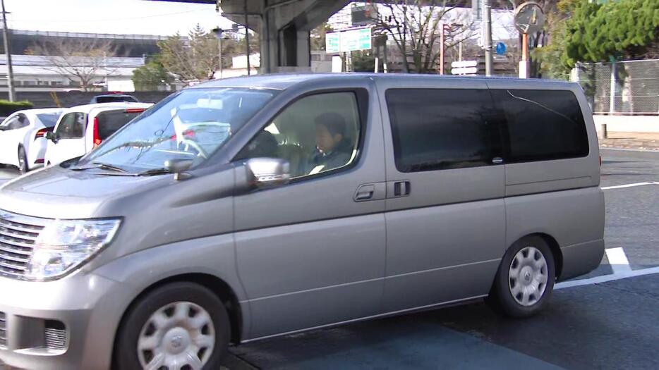 逮捕された男を乗せたとみられる車