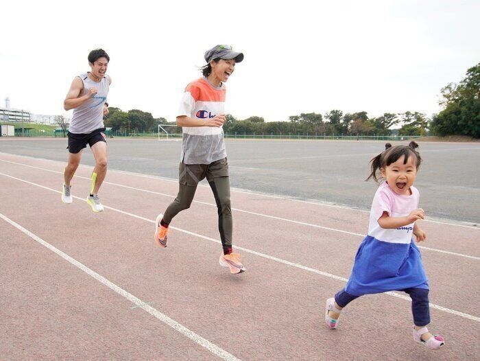 金田さんと森さん、娘の千笑ちゃんと3人でランニング。