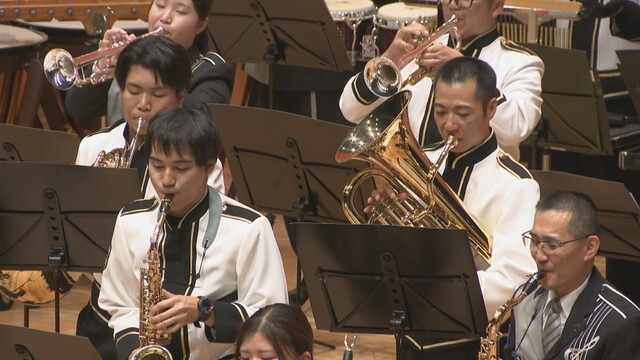 香川県警の音楽隊の演奏