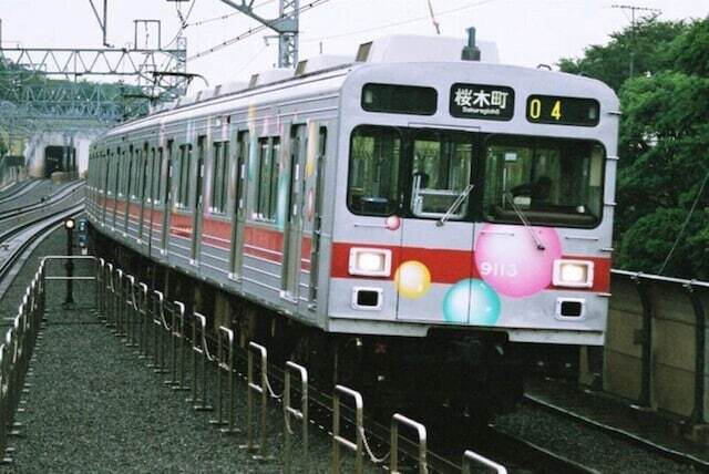 2004年に東急東横線の横浜－桜木町間（約2.1km）が廃止され、同時に横浜駅が地下に移設されてから20年が経った。『かながわ鉄道廃線紀行』（森川天喜著）より抜粋し、都会に出現した鉄道廃線跡の活用例を見ていくことにしよう（画像：PIXTA）。