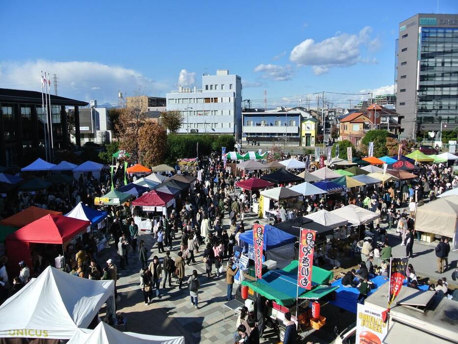 大勢の人が訪れた「くらしをいろどるFarmer’s Market」会場