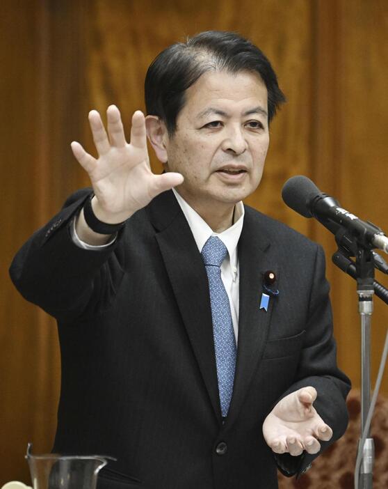 衆院政治倫理審査会で質問に答える宮下一郎元農相＝19日午後（代表撮影）