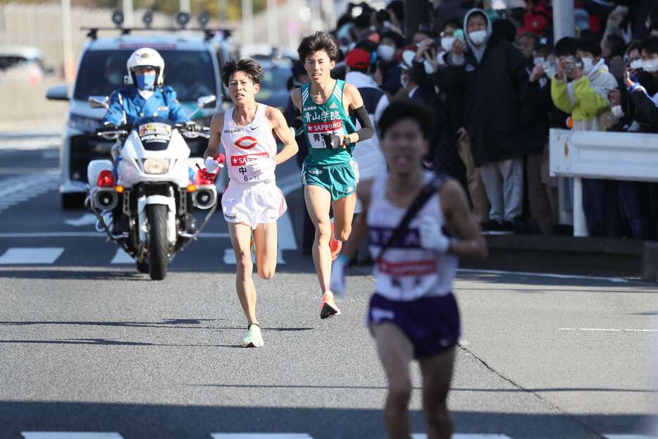 第99回箱根駅伝の２区で中大の吉居大和、駒大の田澤廉と激闘を繰り広げた近藤（写真／中野英聡）