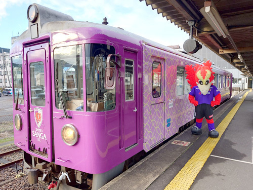 運行を開始した丹鉄サンガ列車とパーサくん＝提供：WILLER TRAINS（京都丹後鉄道）