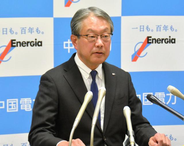 中国電力島根支社で会見する中川賢剛社長=2024年12月10日午前10時35分、松江市母衣町、堀田浩一撮影