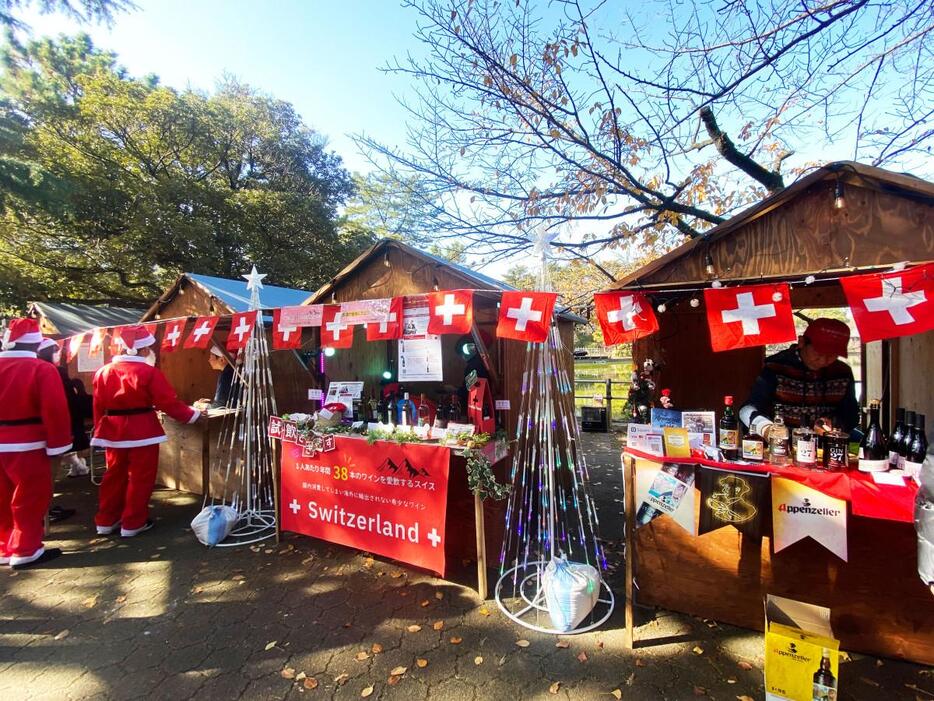 スイス関連の店が並ぶ千葉公園会場（昨年開催の様子）