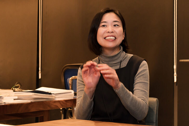 山川知恵さん。帯広市出身。空間デザインを用いた空き家・空き店舗の活用、イベントの企画運営、起業支援などのまちづくり事業を手掛ける「空間Works」代表（撮影／岩崎量示）