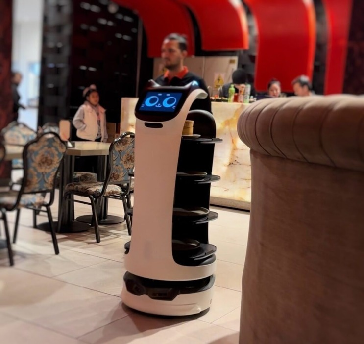 ブエノスアイレスの中華街にある人気店で見かけたロボット