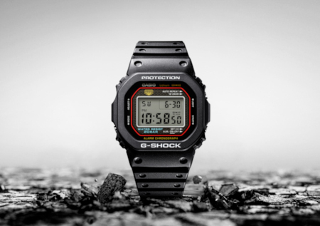 「G-SHOCK」の初号機「DW-5000C」を復刻した「DW-5000R」を定番モデルとして発売