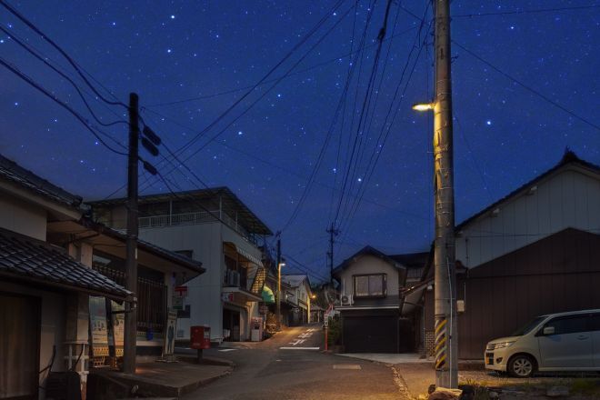 星空保護区の岡山県井原市美星町では、星空に優しい照明を使っている＝パナソニック