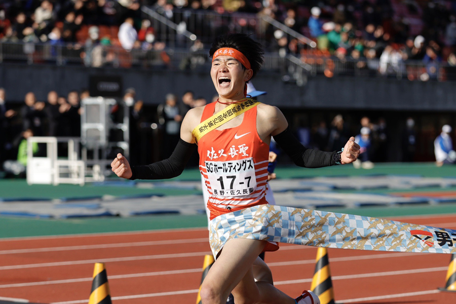 24年全国高校駅伝男子優勝の長野・佐久長聖（7区石川浩輝）