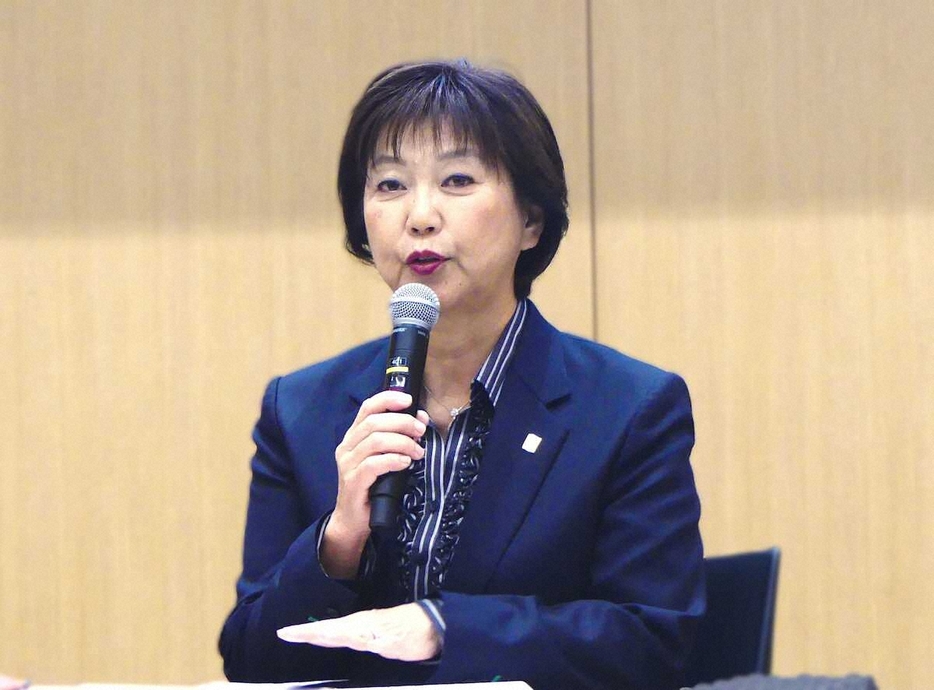 日程発表会見に出席した小林浩美会長