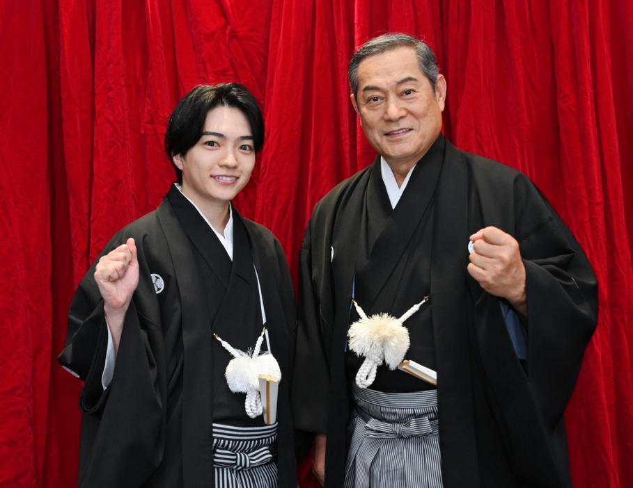 『新・暴れん坊将軍』に出演する（左から）西畑大吾、松平健 （C）ORICON NewS inc.