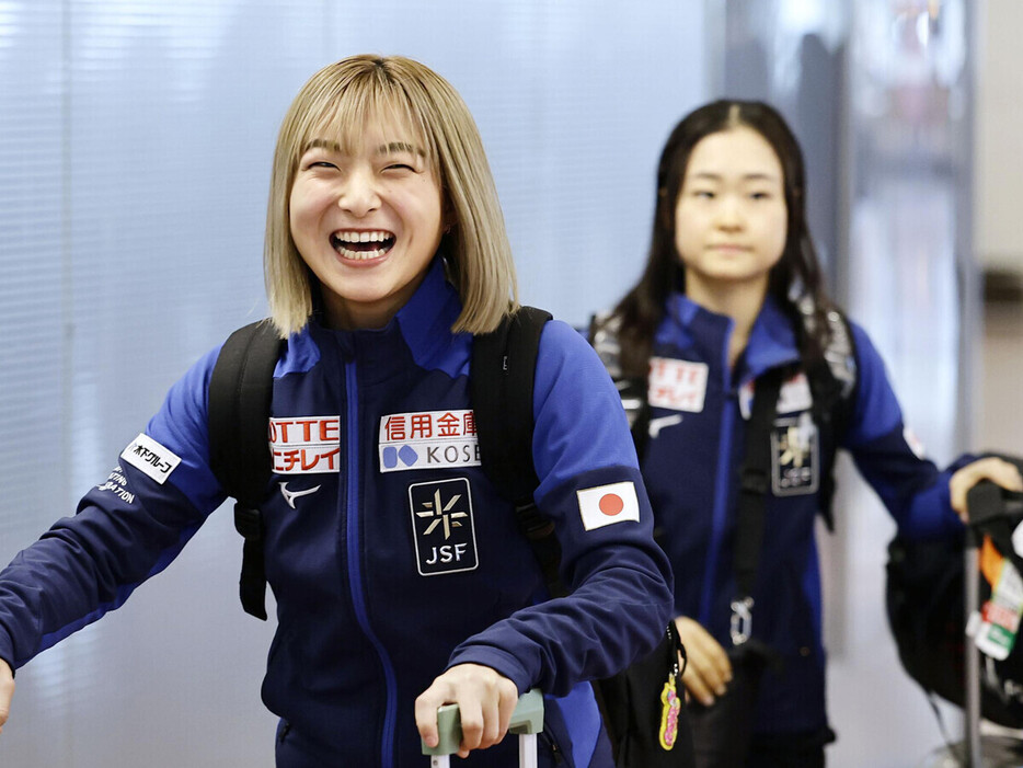 全日本選手権で優勝候補筆頭の坂本花織（左）とジュニアながら上位候補の島田麻央（右） photo by Kyodo News