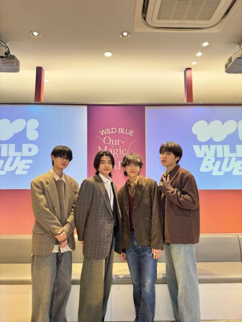 WILD BLUE、デビュー記念テーマカフェ「-WILD BLUE- Our Magic CAFE」オープン前にメンバーが駆けつけそれぞれの思いを語る