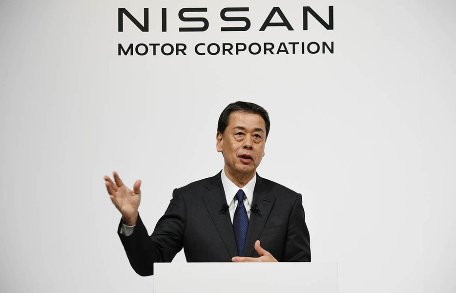 経営統合に関する記者会見に臨む日産自動車の内田誠社長＝２３日、東京都