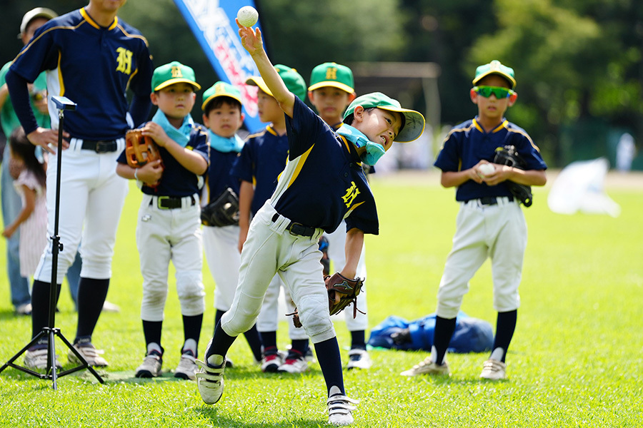 野球初心者の子への適切な投球指導とは（写真はイメージ）