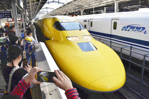 来年１月に引退するＴ４編成のドクターイエロー（ＪＲ新大阪駅で）