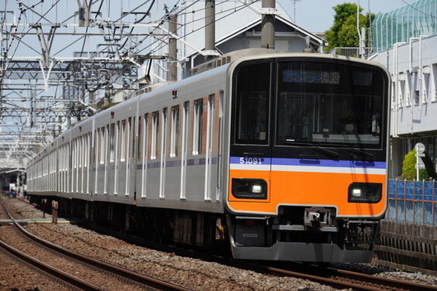 東武東上線の車両（画像：写真AC）。