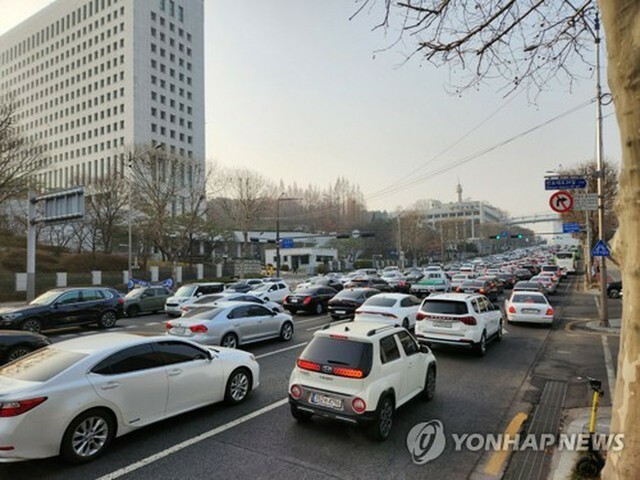 渋滞する道路（資料写真）＝（聯合ニュース）