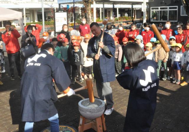 西都市街地であった「西都歳末餅つき大会」