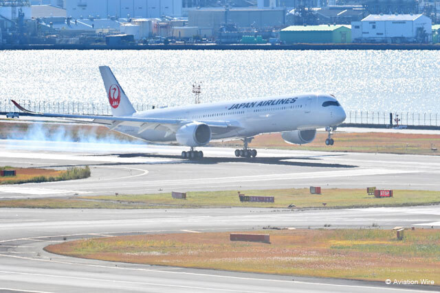 羽田A滑走路へ着陸するJALのA350-1000 8号機＝24年12月7日 PHOTO: Tadayuki YOSHIKAWA/Aviation Wire