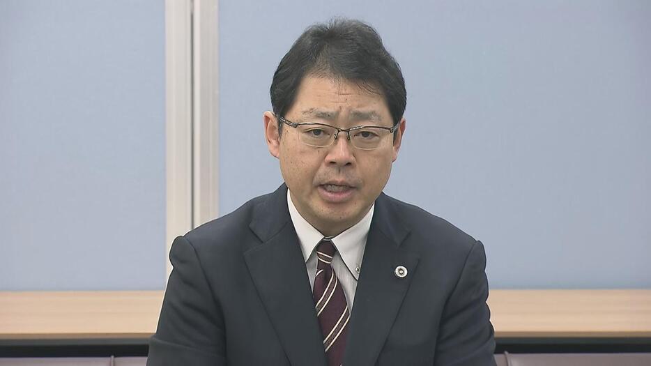 会見する稲村陣営の弁護士