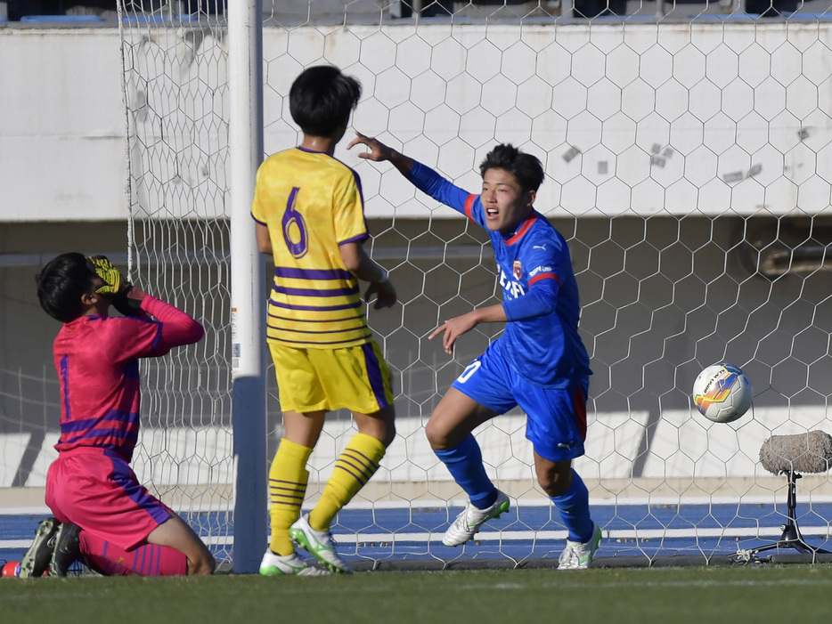 初出場の明誠高は、敗れはしたが意地をみせた(HIGH SCHOOL SOCCER YEARBOOK)