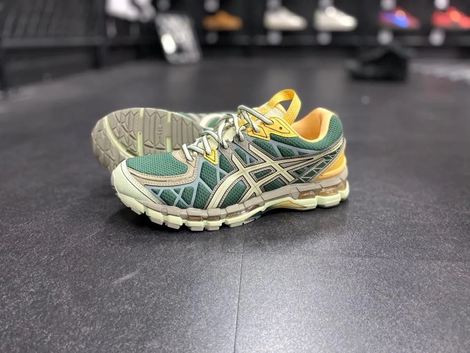 ASICS SportStyle UB10-S GEL-KAYANO 20をチェック