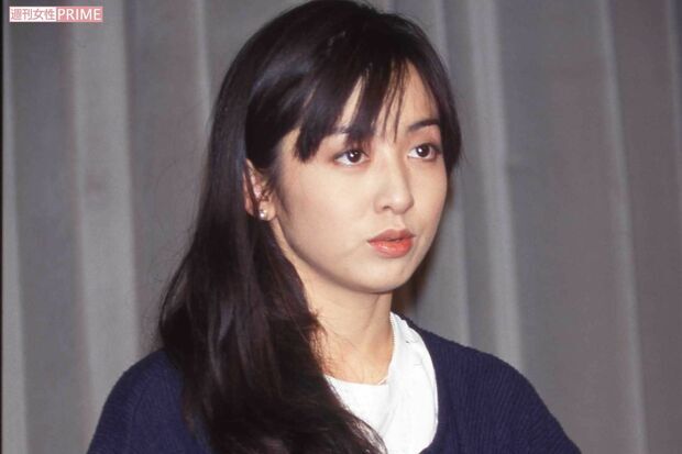 川崎麻世との不倫が発覚し、会見で反省の弁を述べる斉藤由貴