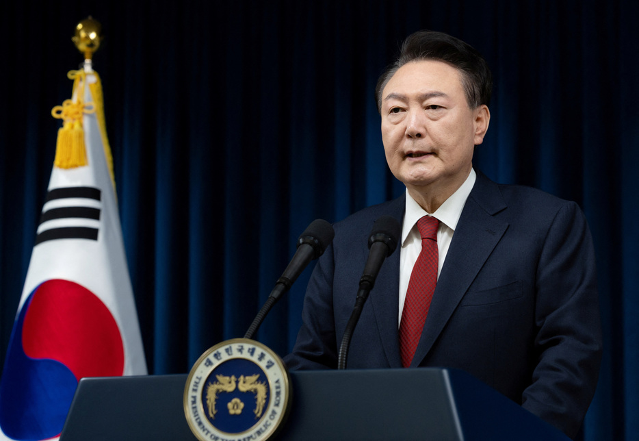 　１２月１１日、韓国の警察当局が尹錫悦大統領（写真）による非常戒厳宣布を巡り大統領府を家宅捜索したと、聯合ニュースが報じた。写真は韓国ソウルで撮影、提供写真（２０２４　ロイター／The Presidential Office）