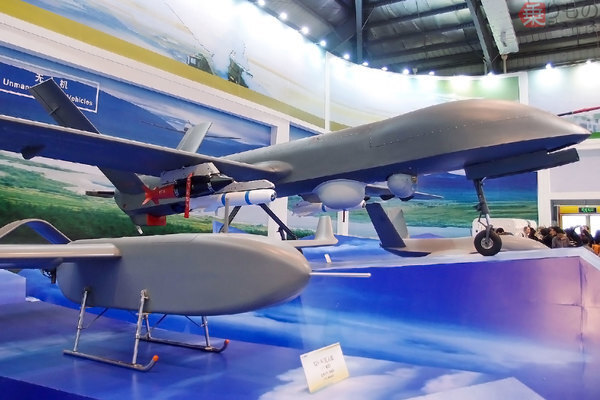 最も売れているUCAVのひとつ、中国の彩虹4型（CH-4）無人機。性能面ではほぼMQ-1「プレデター」に匹敵し、見た目も非常にそっくり（関 賢太郎撮影）。