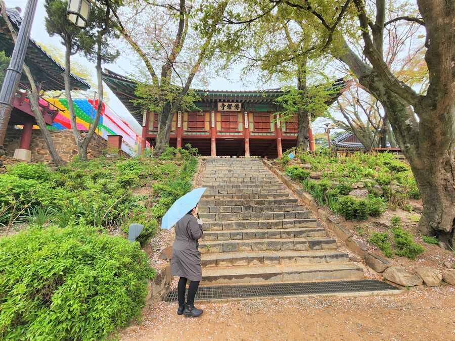 『照明店の客人たち』のロケ地、仁川広域市・江華島にある伝燈寺は、現存する韓国最古の寺と言われている