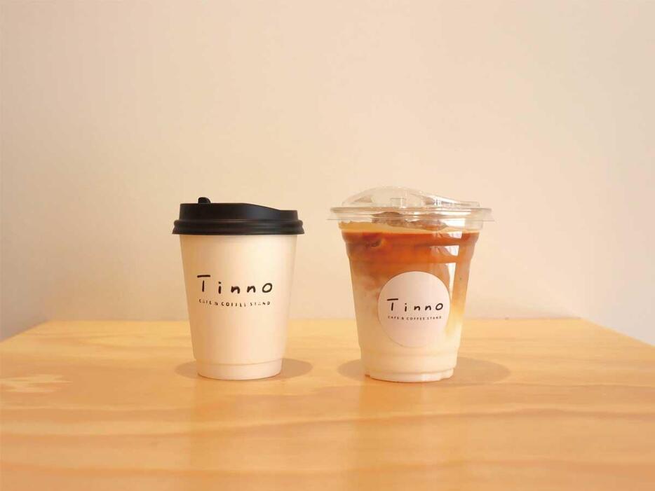 「Tinno cafe & coffee stand」のアイスカフェラテとコーヒー