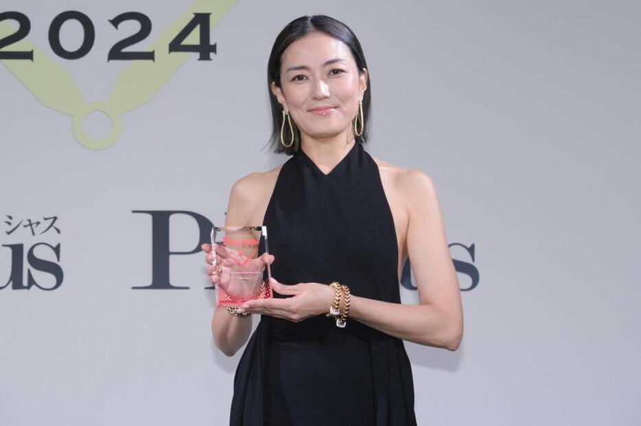 「Precious WATCH AWARD 2024」の贈賞式に出席した板谷由夏さん