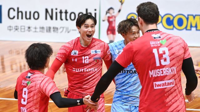 サントリーサンバーズの高橋藍選手ら【写真：日刊スポーツ/アフロ】