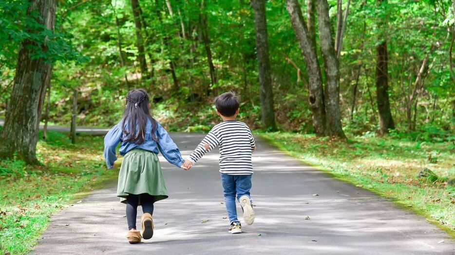 母は幼いころから弟ばかりを可愛がり…（写真はイメージ／写真：stock.adobe.com）