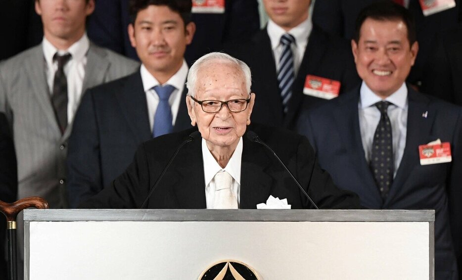 2019年、巨人のリーグ優勝の祝賀会であいさつする渡邉さん