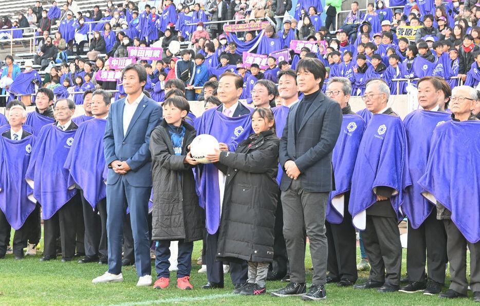 周年記念の最後を飾ったグランドフィナーレイベント＝藤枝市の藤枝総合運動公園サッカー場