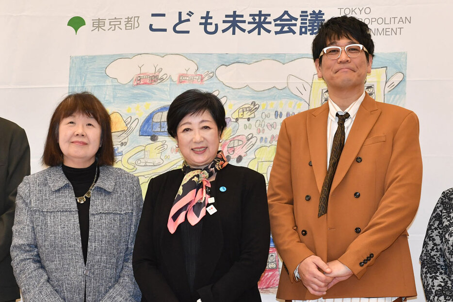 （左から）秋田喜代美氏、小池百合子氏、古坂大魔王