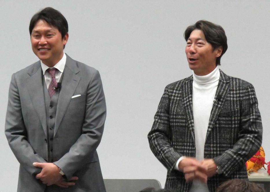 ミズノ本社でトークショーを行った広島・新井監督（左）とヤクルト・高津監督