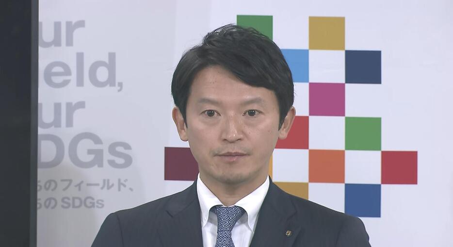 定例会見を行った斎藤知事