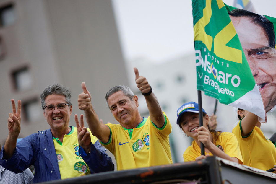 １２月１４日、ブラジル連邦警察はルラ大統領が勝利した２０２２年の選挙結果を覆そうとしたクーデター未遂事件の捜査を妨害した疑いで、ボルソナロ前政権で国防相を務めたブラガネット容疑者（写真）を逮捕した。ブラジリアで２０２２年１０月撮影（２０２４年　ロイター/Adriano Machado）