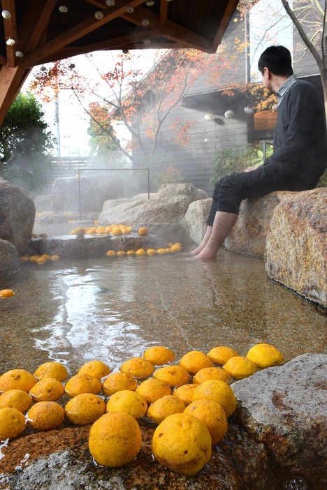 ユズの入った足湯（狐の足あとで）