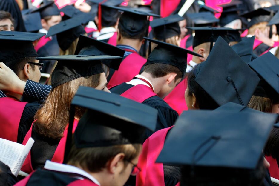 米ハーバード大学の卒業式（Jannis Tobias Werner / Shutterstock.com）