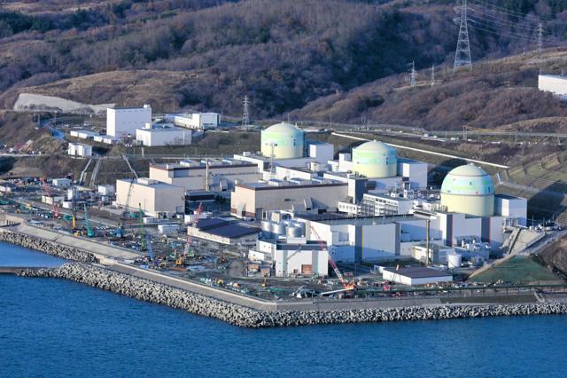 北海道電力の泊原発=2023年11月16日午後、北海道泊村、朝日新聞社機から、角野貴之撮影