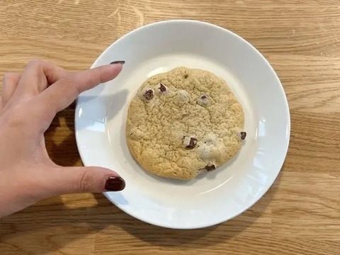 クッキー生地にチョコチップとマカダミアナッツ