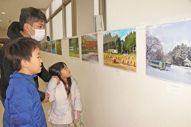 四季折々の魅力を伝えているJR北上線全線開通100周年記念写真展