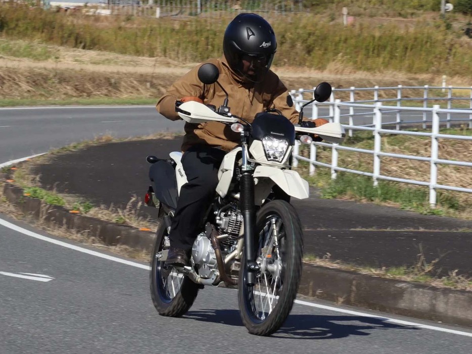 元気のいいエンジンとよく動くサスでバイクの動きを引き出せる。