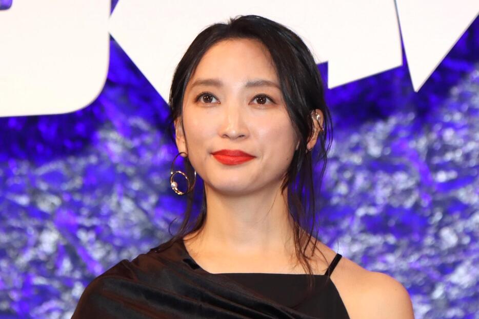 「劇映画 孤独のグルメ」完成披露舞台あいさつに出席した杏さん